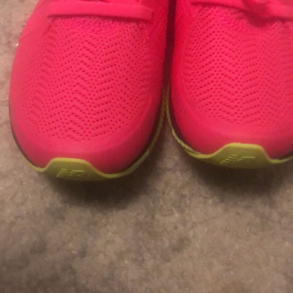 Hot pink New Balance fuel cell women’s sneakers size 6.5 - Picture 7 of 8